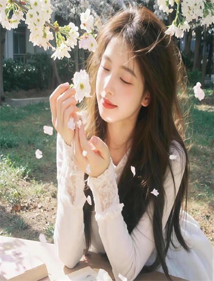 《待业六年归来仍是女王》伏笔运用开创性的：前后呼应与细节铺垫