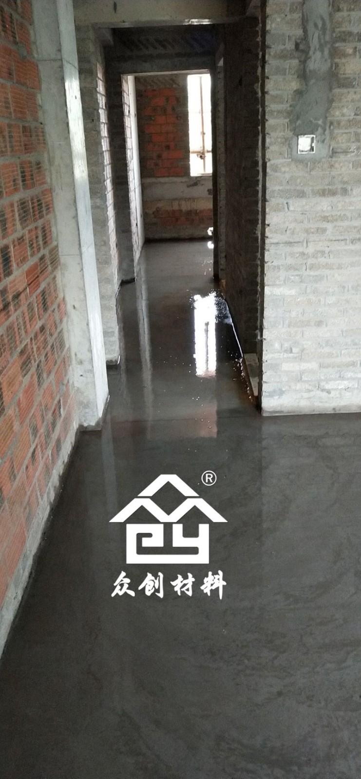 HKS改性聚丙烯保溫(wen)隔聲闆現場施工(gong)現場-灑水養護 HKS改(gǎi)性聚丙烯保溫隔(ge)聲闆現場施工現(xian)場-灑水養護